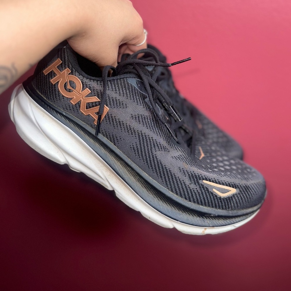Women’s Hoka Clifton 9 in black/copper size 9